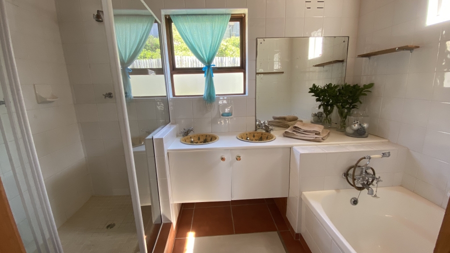 To Let 4 Bedroom Property for Rent in Glencairn Western Cape